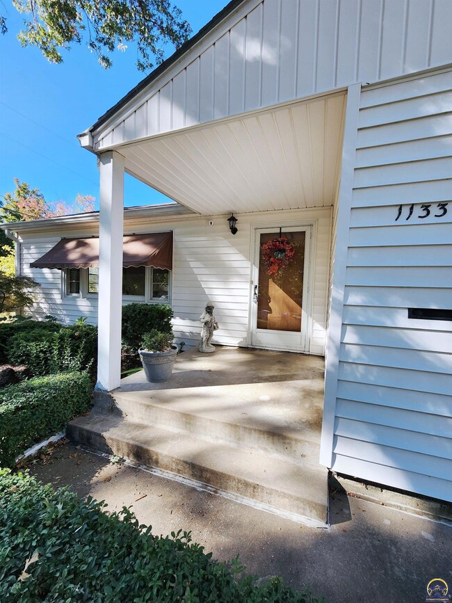 1133 SW Saline St, Topeka, KS 66604 - photo 2