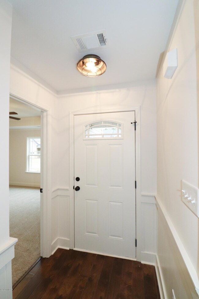 123 Back Cedar Ln - Foyer