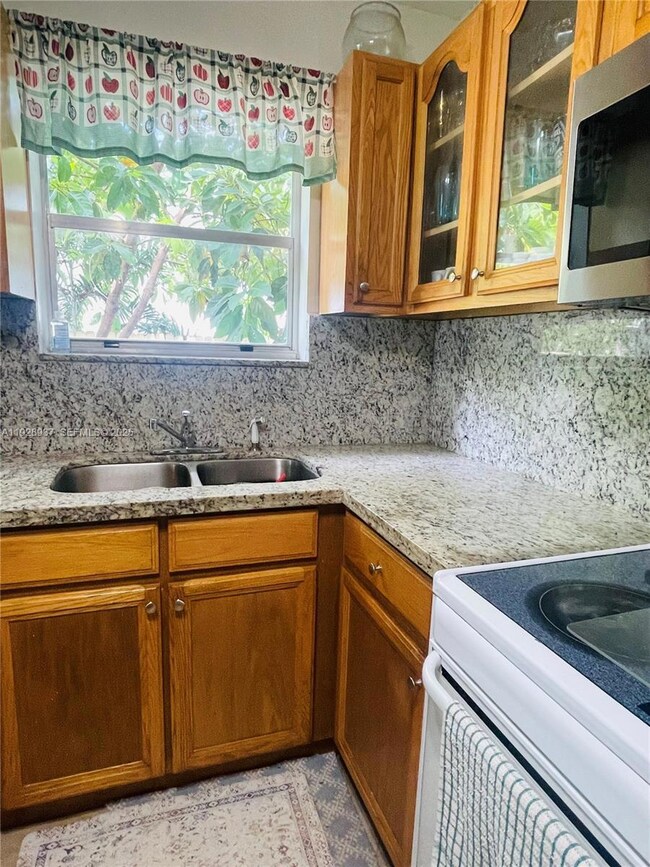 2045 NW 34th St, Miami, FL 33142 - photo 7