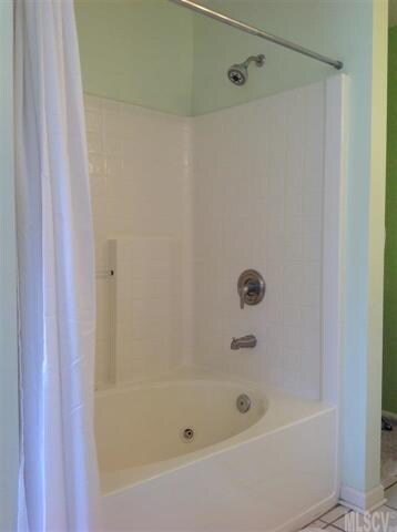 jetted tub in M bath