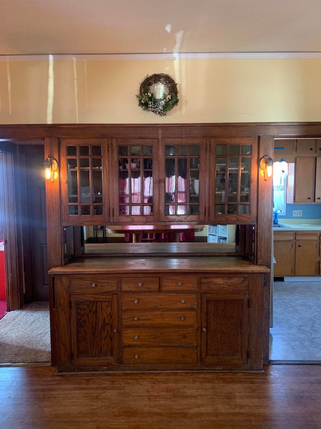 Built in Hutch