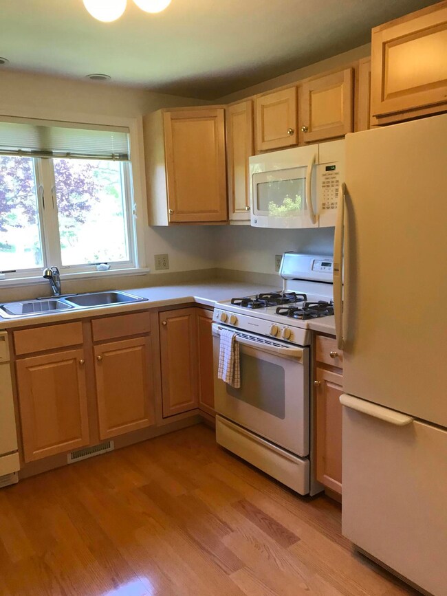 2 Friendship Ct, Mashpee, MA 02649 - photo 6