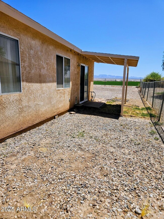 9754 Updated Patio Area w trim