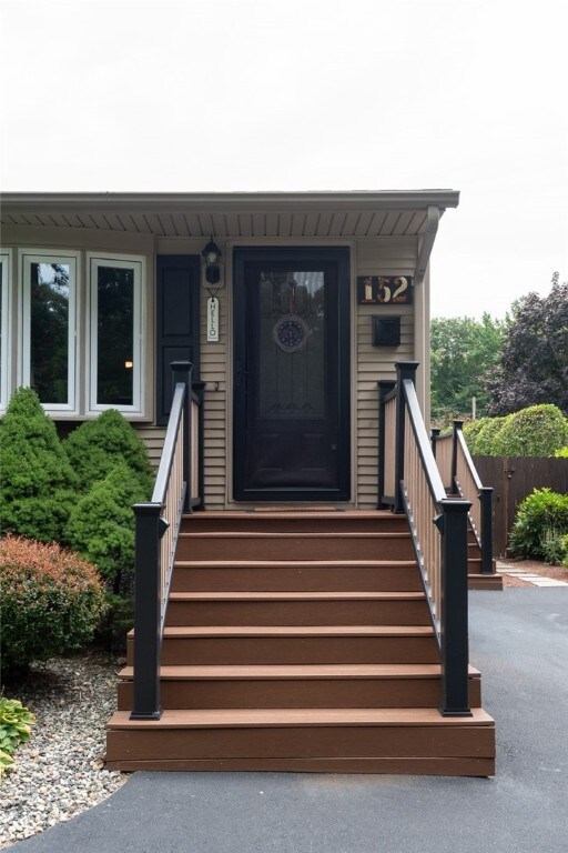 152 Almy St, Warwick, RI 02886 - photo 4