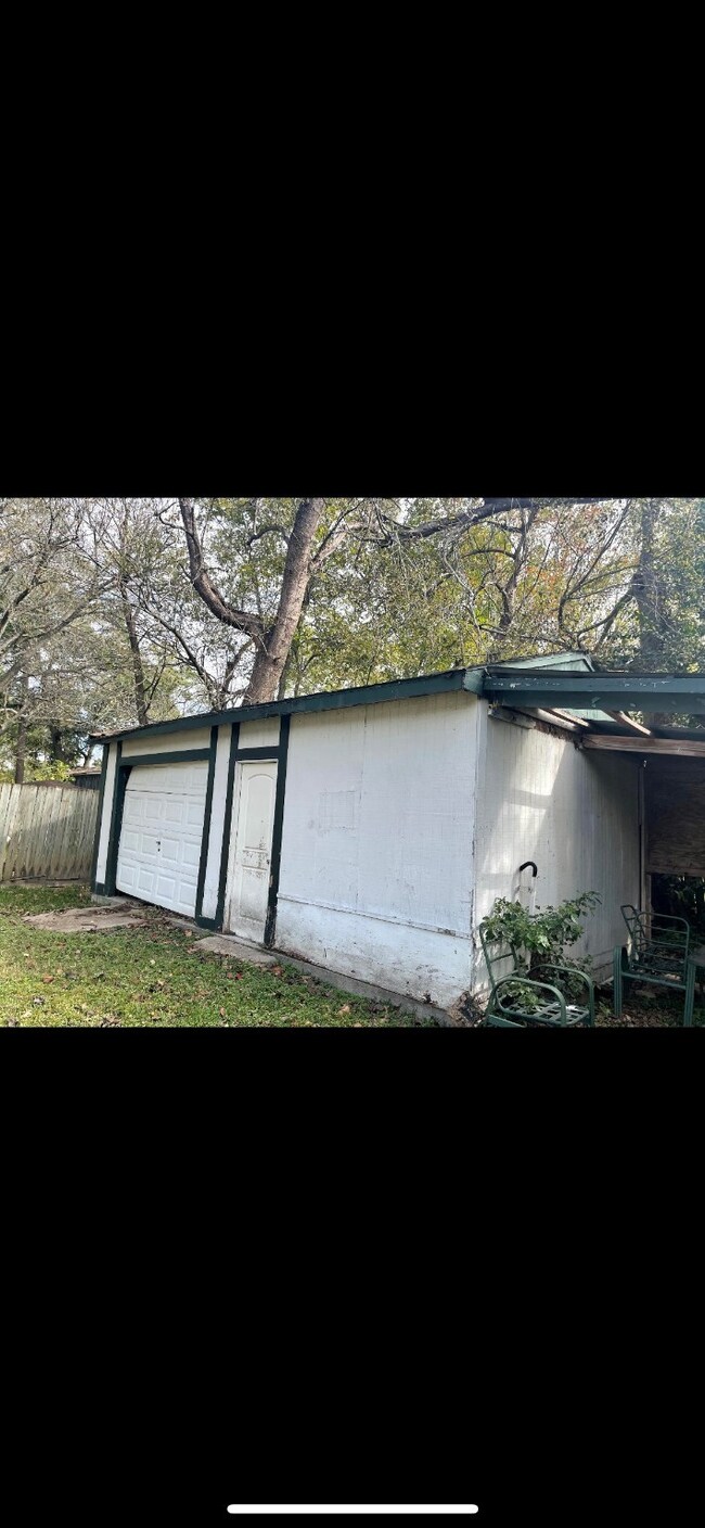 8430 Lanewood Dr, Houston, TX 77016 - photo 4