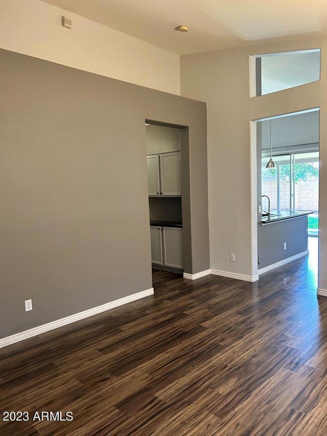 b Living room 3