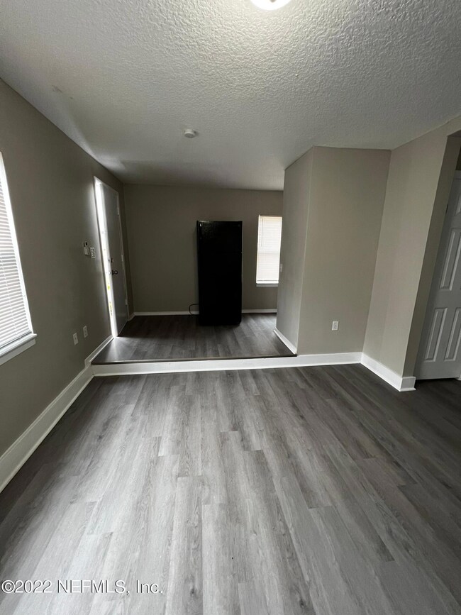 2425 Dolphin Ave unit B, Jacksonville, FL 32218 - photo 3