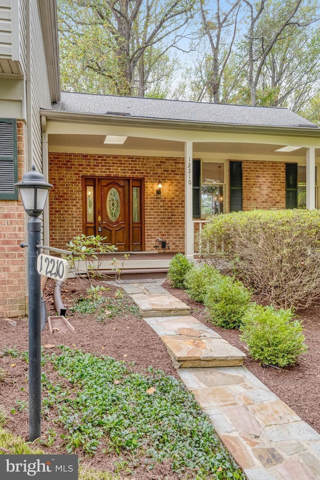 12210 Rowan Tree Dr, Fairfax, VA 22030 - photo 3