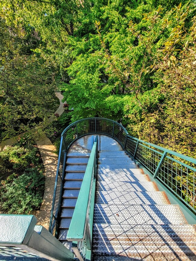 601 Linden Place unit 217, Evanston, IL 60202 - photo 3