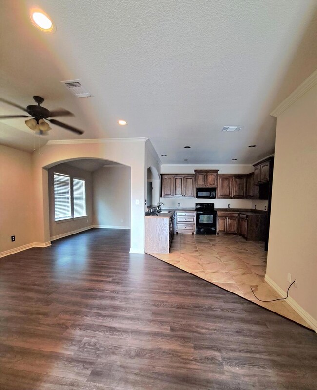 1301 Dicey Rd unit 201, Weatherford, TX 76085 - photo 2