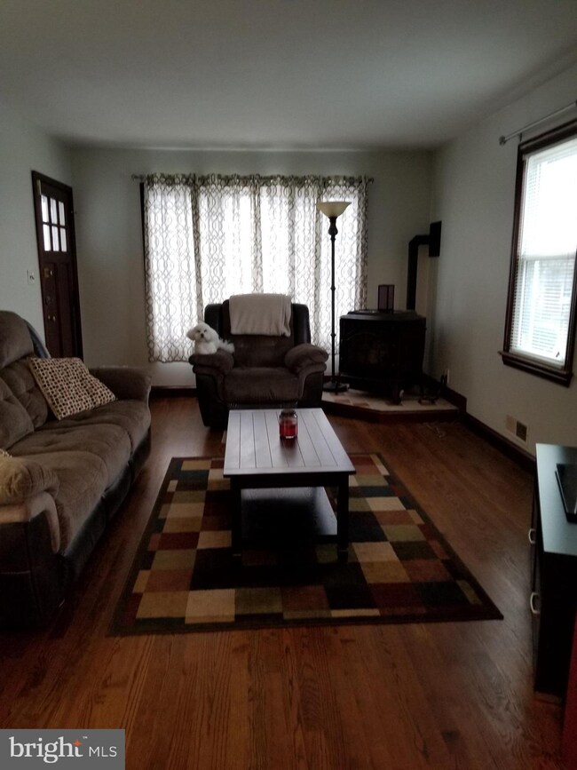 301 Charles Rd, Linthicum Heights, MD 21090 - photo 4