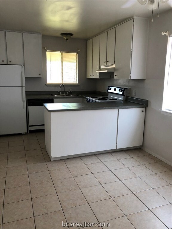 1703 Lawyer St unit B, College Station, TX 77840 - photo 2