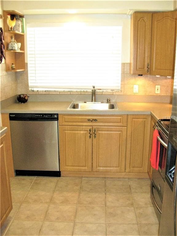Updated kitchen, move right in