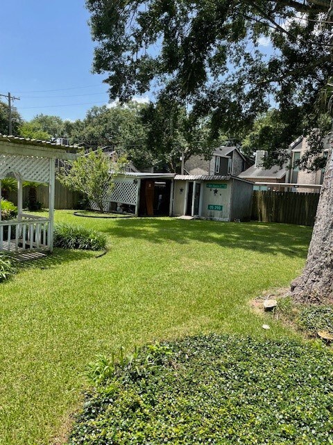 1210 Cypress St, Alvin, TX 77511 - photo 2