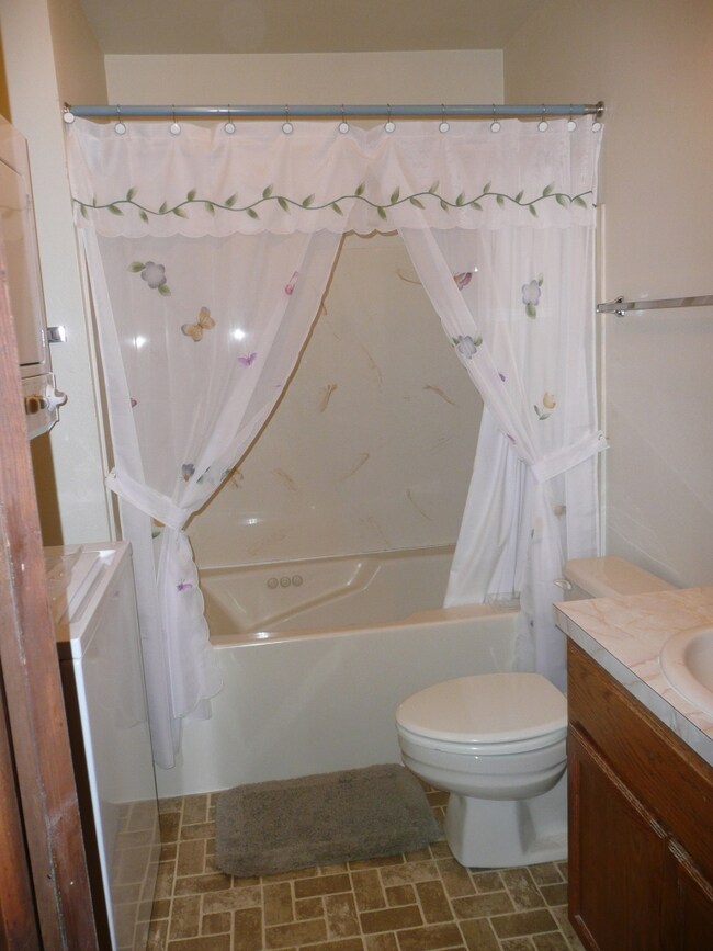 150 S West Village Cir unit SF 32, Beaver, UT 84713 - photo 7