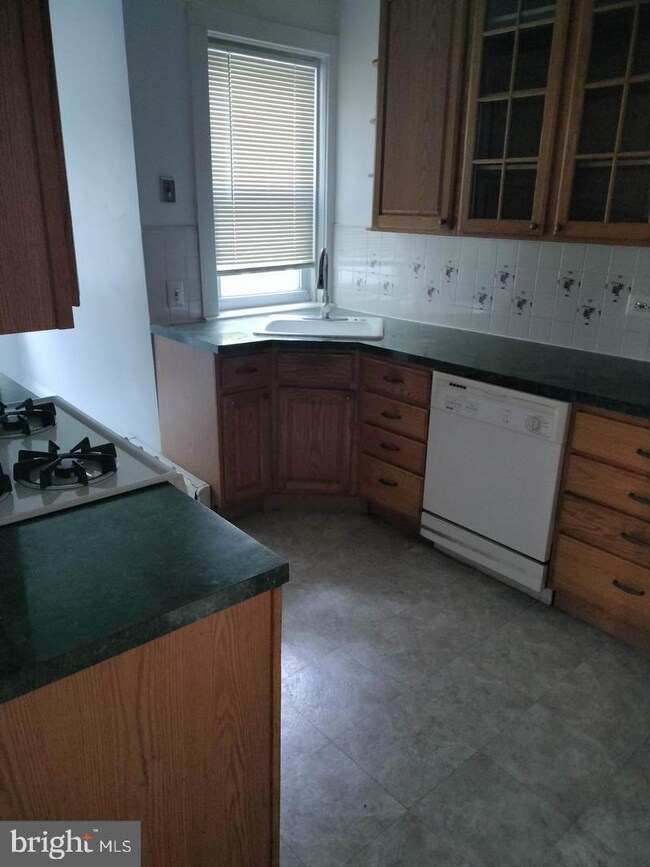 803 W 24th St, Wilmington, DE 19802 - photo 5