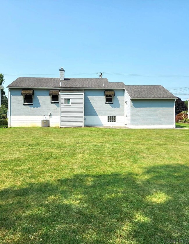 1054 Goucher St, Johnstown, PA 15905 - photo 4