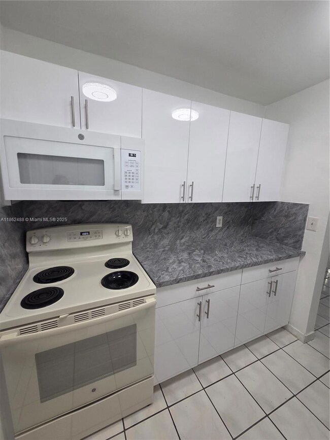 348 S Federal Hwy unit 5, Dania, FL 33004 - photo 3