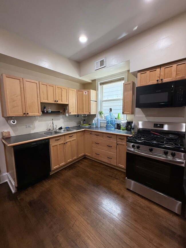 3252 W Crystal St unit 2, Chicago, IL 60651 - photo 6