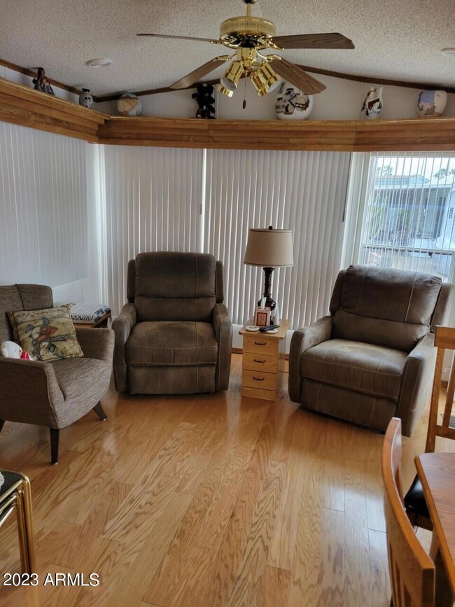 1627 2CHAIRS