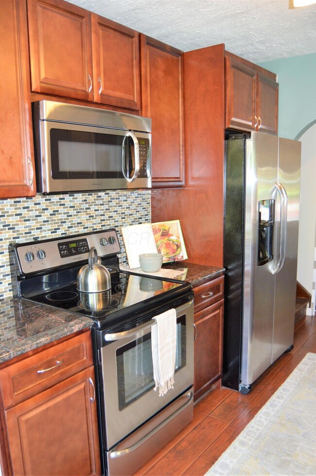 5700 Linworth Rd, Columbus, OH 43235 - photo 7