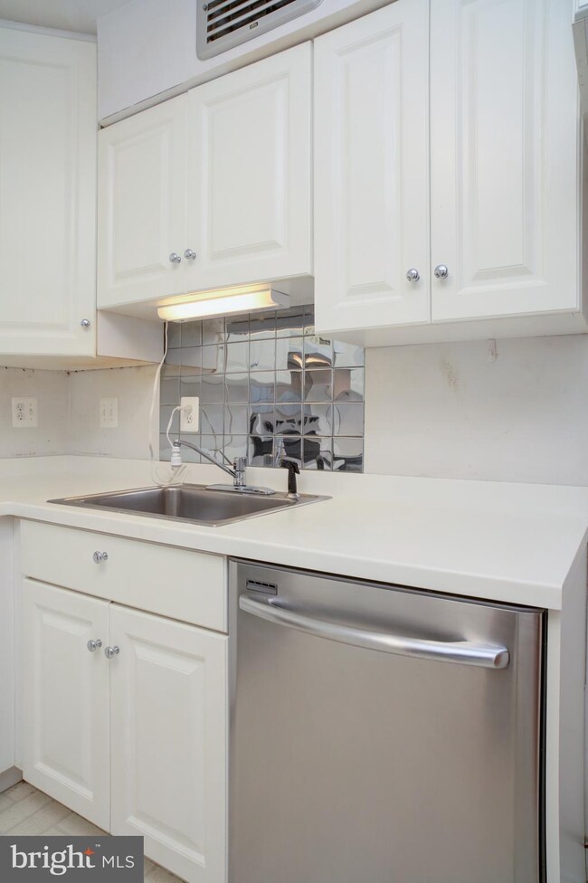 Regency unit 1714, McLean, VA 22102 - photo 6