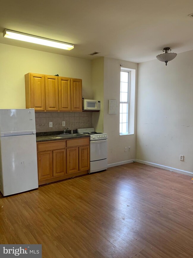 1534 N 18th St, Philadelphia, PA 19121 - photo 3