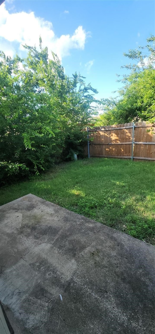 6721 Loma Vista Dr unit 6721 6723, Fort Worth, TX 76133 - photo 2