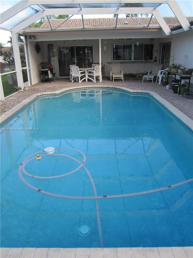Pool 30x15 covered by screen 