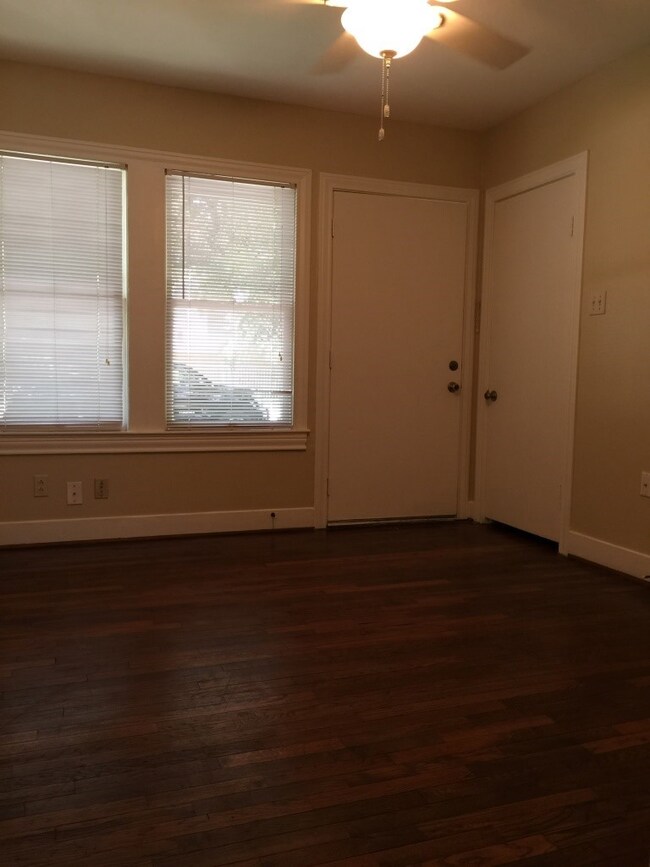 746 Beverly St, Houston, TX 77007 - photo 3