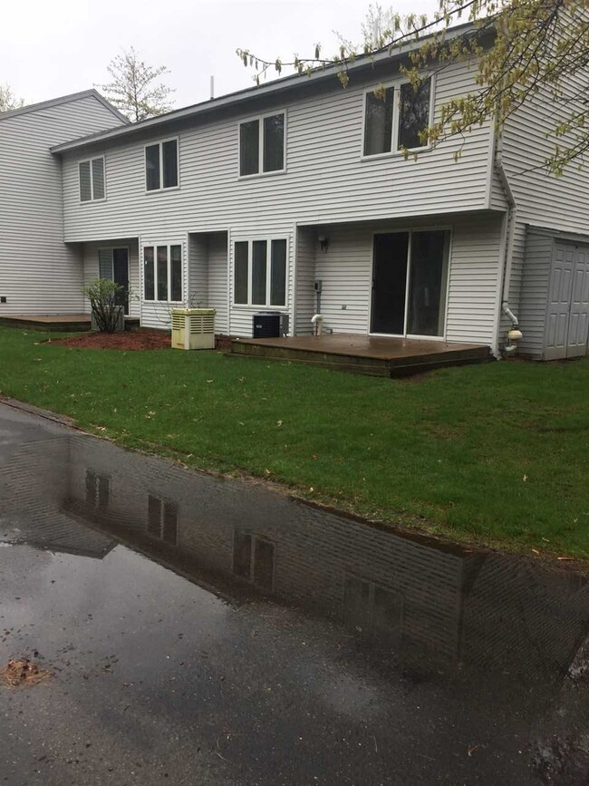 11 Highland Green unit 11, Merrimack, NH 03054 - photo 2