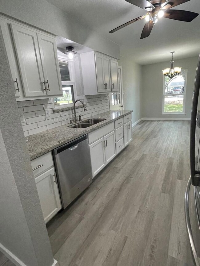 311 Ronald Ave, Bay City, TX 77414 - photo 5