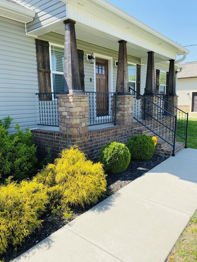 1052 Madison St, Manchester, TN 37355 - photo 7