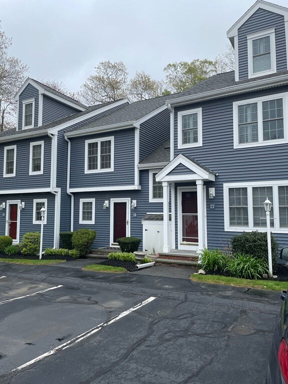 27 Hobart Ln, Rockland, MA 02370 - photo 2