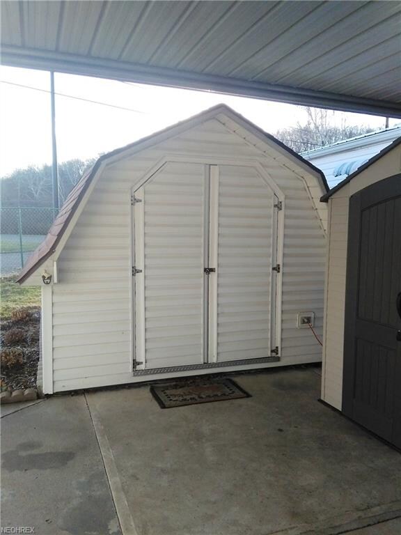 777 1/2 S 2nd St unit 30, Coshocton, OH 43812 - photo 6