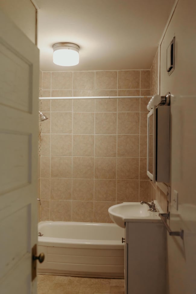 Unit 2 - Full Bathroom