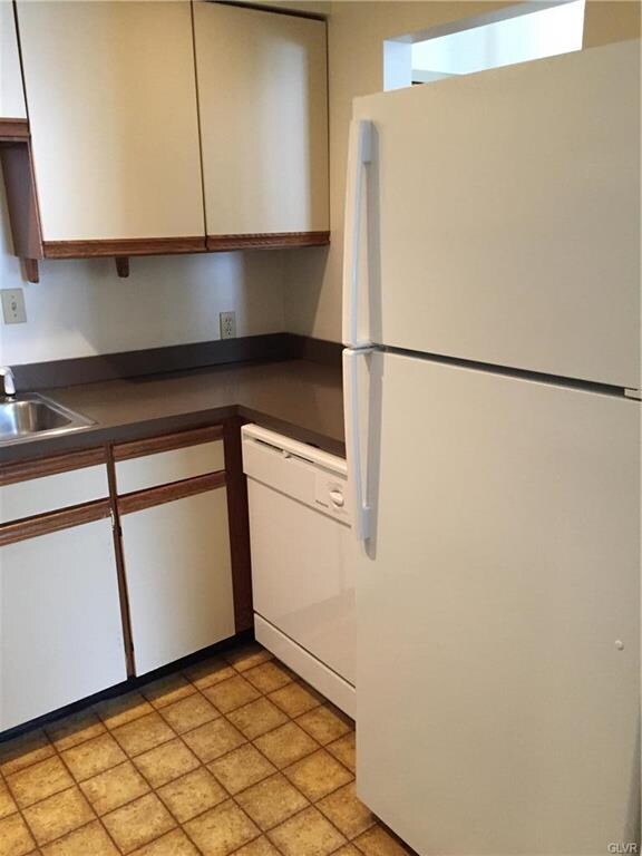 150 W Center St unit 1B, Nazareth, PA 18064 - photo 3