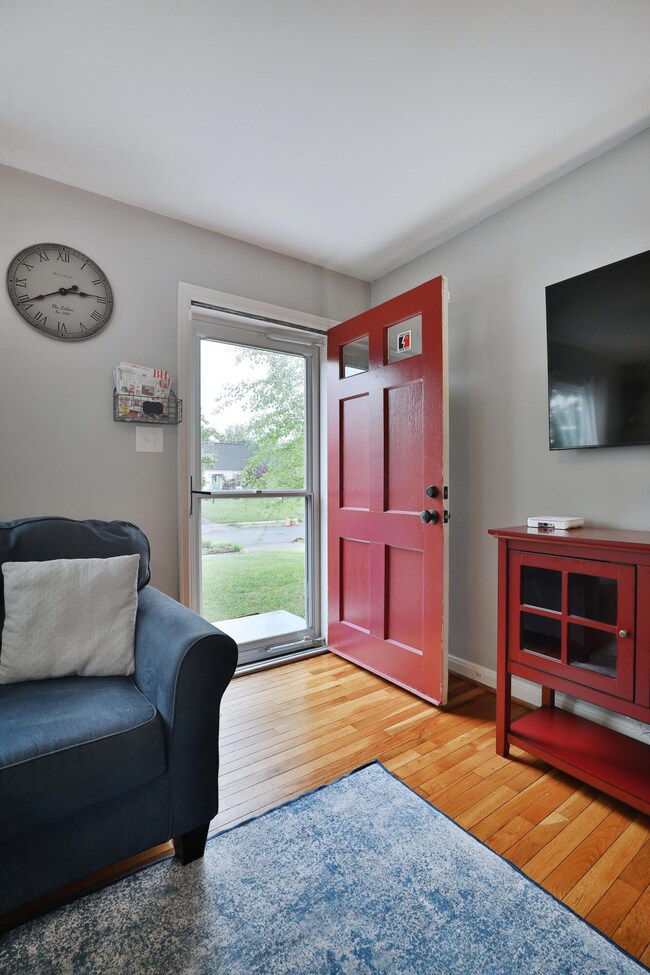 562 Northridge Rd, Columbus, OH 43214 - photo 4