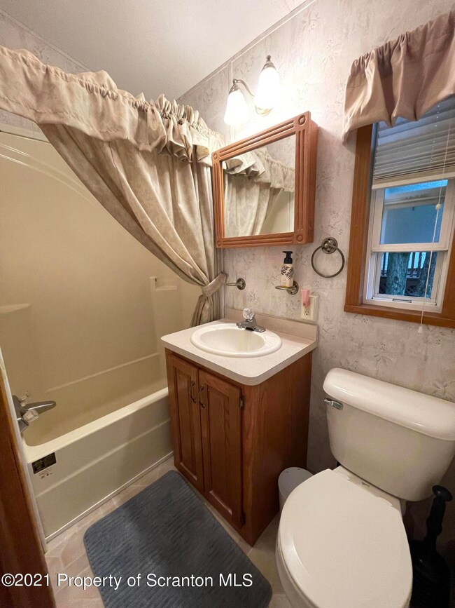 192 Pathfinder Place, Roaring Bk Tp, PA 18444 - photo 6