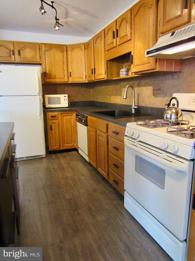 Strath Haven Condominiums unit 805, Swarthmore, PA 19081 - photo 5