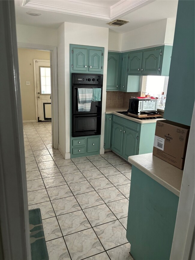 7039 Oak Bough Dr, Houston, TX 77088 - photo 4