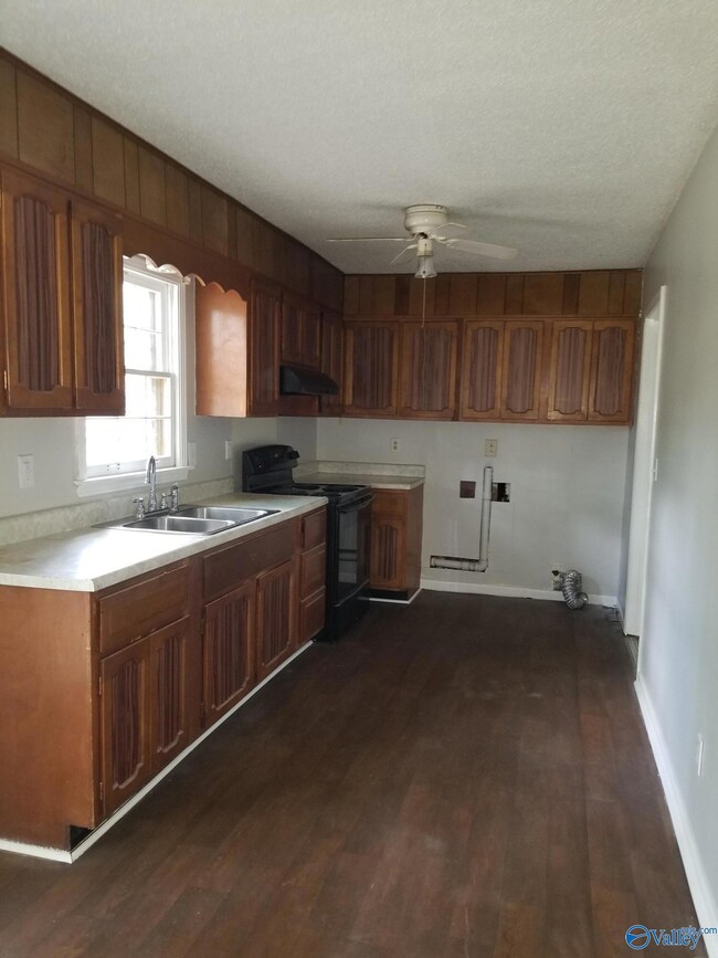 3907 Grunden Dr SW, Huntsville, AL 35805 - photo 3