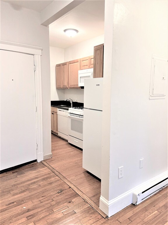 70 Bellingham St unit 8, Chelsea, MA 02150 - photo 2
