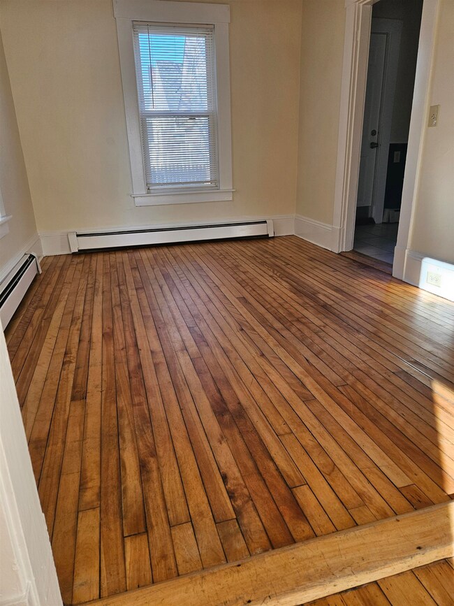 119 Franklin St, Franklin, NH 03235 - photo 5