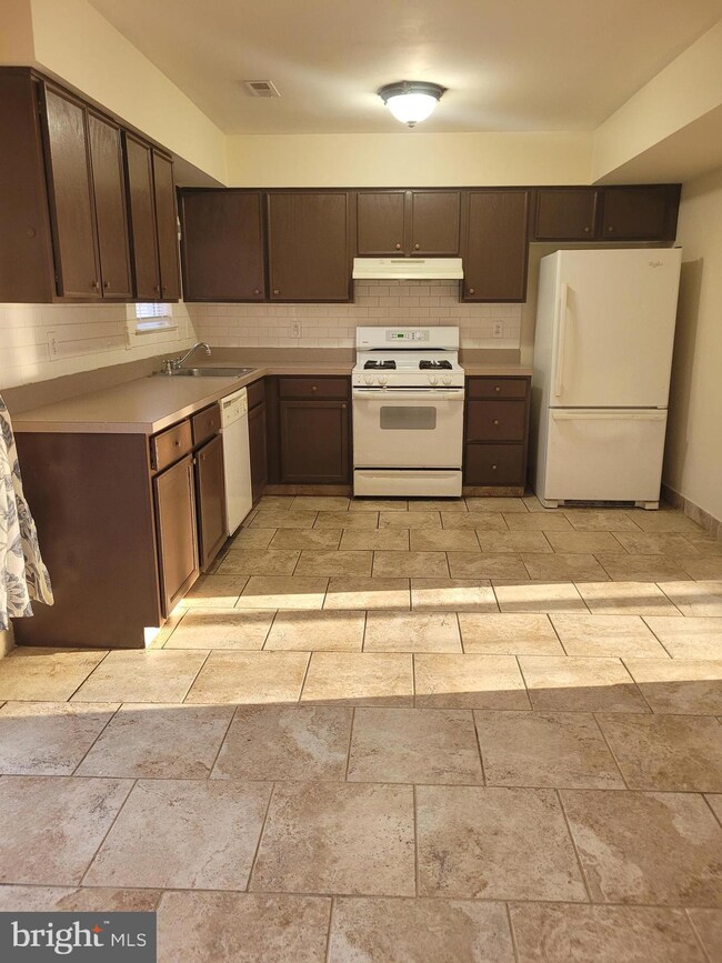 120 Crosley Dr, Atco, NJ 08004 - photo 6