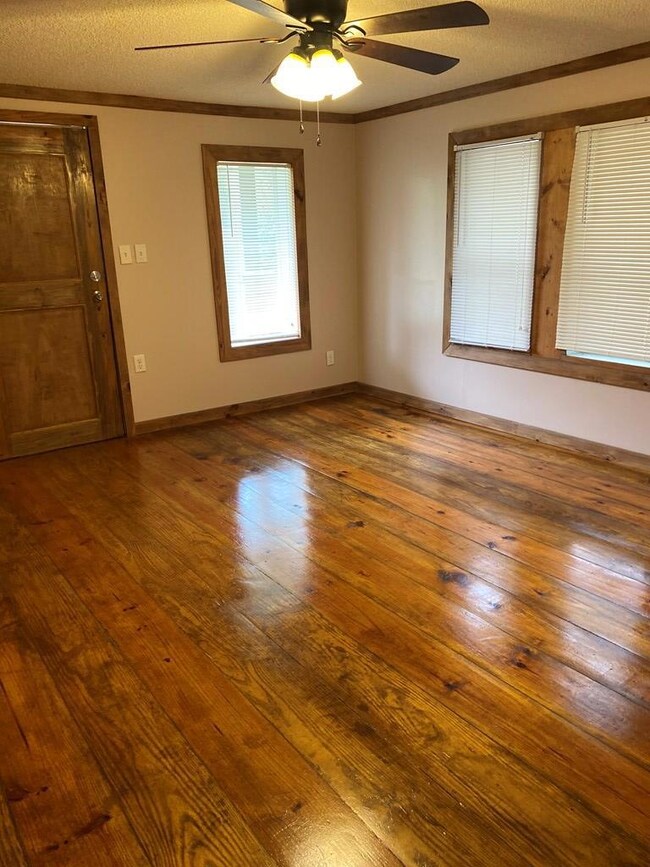 211 Gordon St W, Douglas, GA 31533 - photo 3