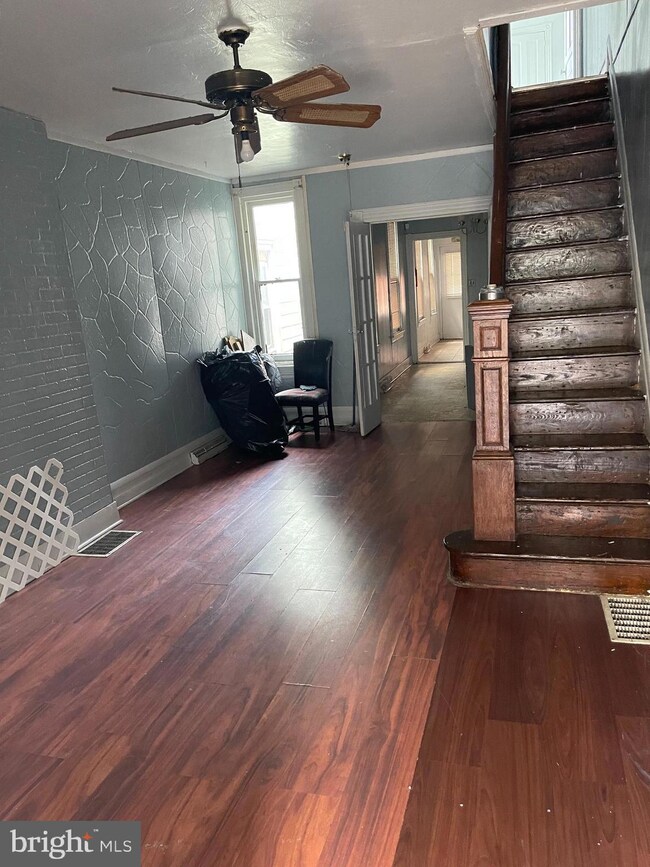 1143 Buttonwood St, Reading, PA 19604 - photo 3