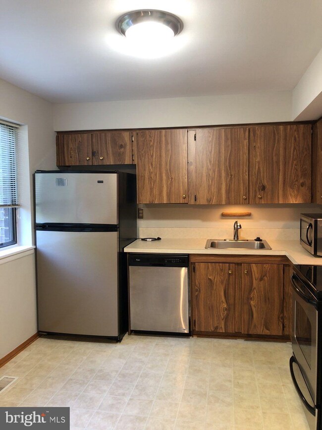 7124 Winter Rose Path, Columbia, MD 21045 - photo 6