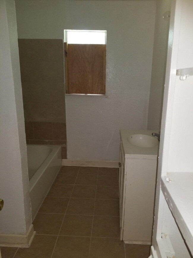 8505 Spaulding St, Houston, TX 77016 - photo 5