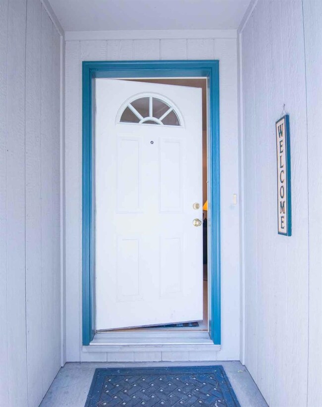 1010 Lathrop Dr, Central Point, OR 97502 - photo 2